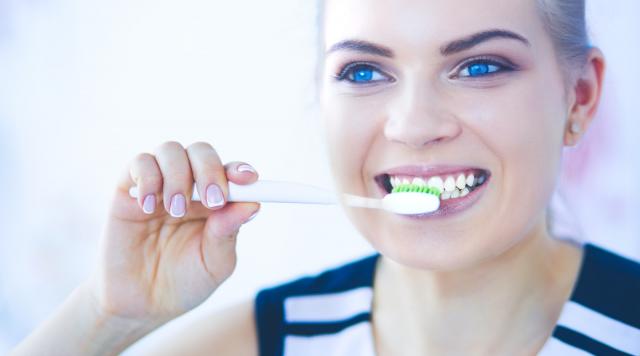 How to maintain oral hygiene after implant installation?