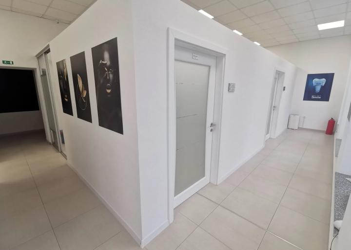 Smile Implantology Centre 8