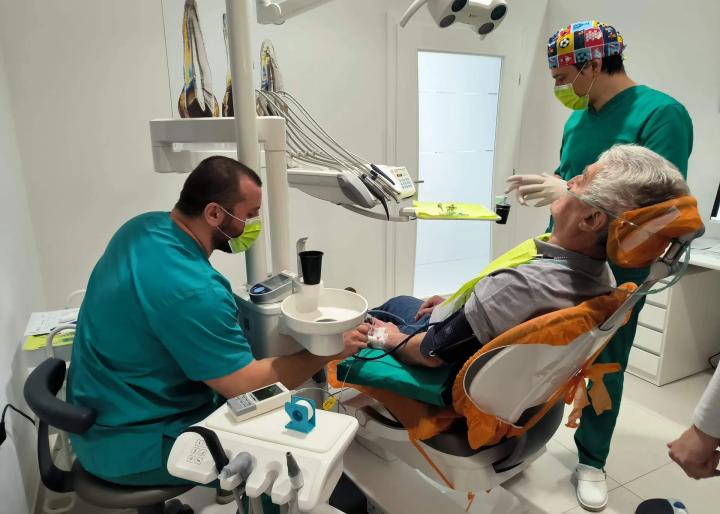 Smile Implantology Centre 9